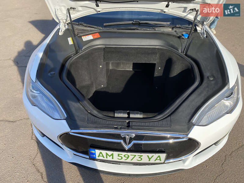 Лифтбек Tesla Model S 2016 в Житомире фото 25 Лифтбек Tesla Model S 2016 в Житомире