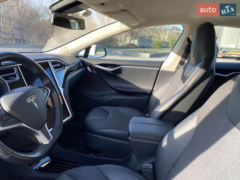 Лифтбек Tesla Model S 2016 в Житомире фото 27 Лифтбек Tesla Model S 2016 в Житомире