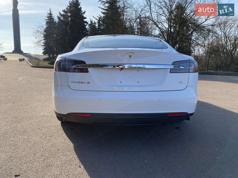 Лифтбек Tesla Model S 2016 в Житомире фото 33 Лифтбек Tesla Model S 2016 в Житомире