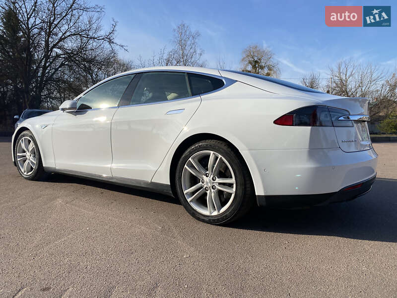 Лифтбек Tesla Model S 2016 в Житомире фото 36 Лифтбек Tesla Model S 2016 в Житомире