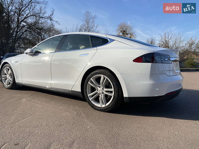 Лифтбек Tesla Model S 2016 в Житомире фото 37 Лифтбек Tesla Model S 2016 в Житомире