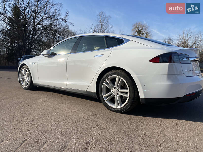 Лифтбек Tesla Model S 2016 в Житомире фото 39 Лифтбек Tesla Model S 2016 в Житомире