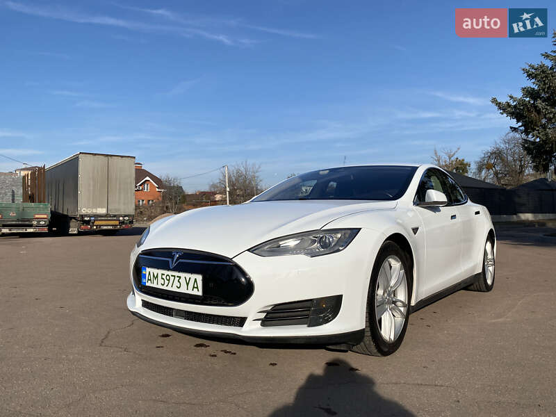 Лифтбек Tesla Model S 2016 в Житомире фото 40 Лифтбек Tesla Model S 2016 в Житомире