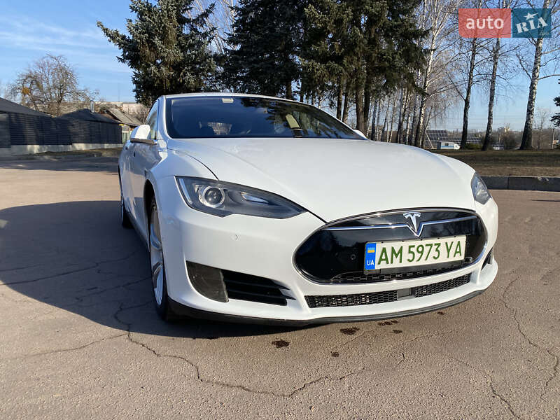 Лифтбек Tesla Model S 2016 в Житомире фото 41 Лифтбек Tesla Model S 2016 в Житомире