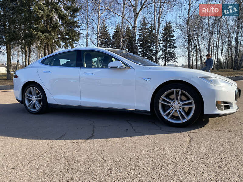 Лифтбек Tesla Model S 2016 в Житомире