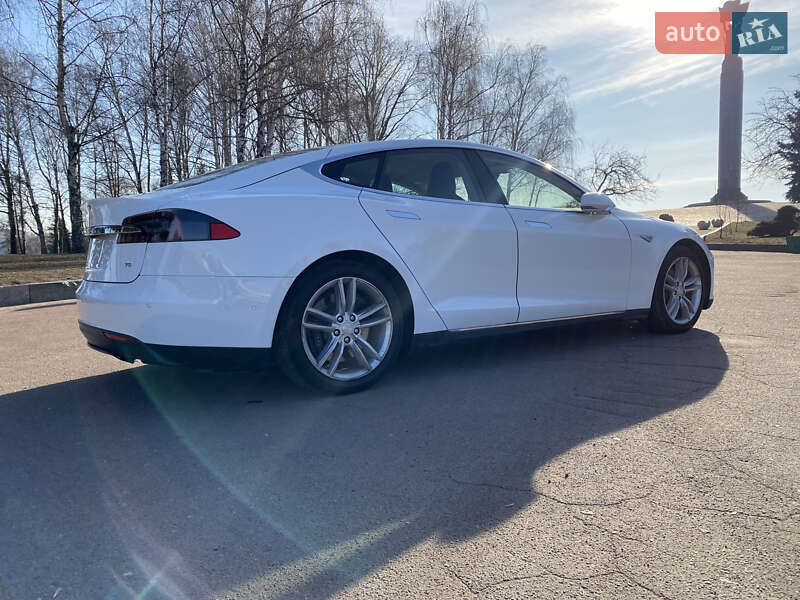 Лифтбек Tesla Model S 2016 в Житомире фото 44 Лифтбек Tesla Model S 2016 в Житомире