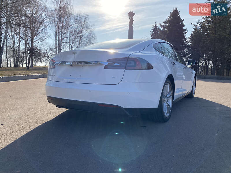 Лифтбек Tesla Model S 2016 в Житомире фото 45 Лифтбек Tesla Model S 2016 в Житомире