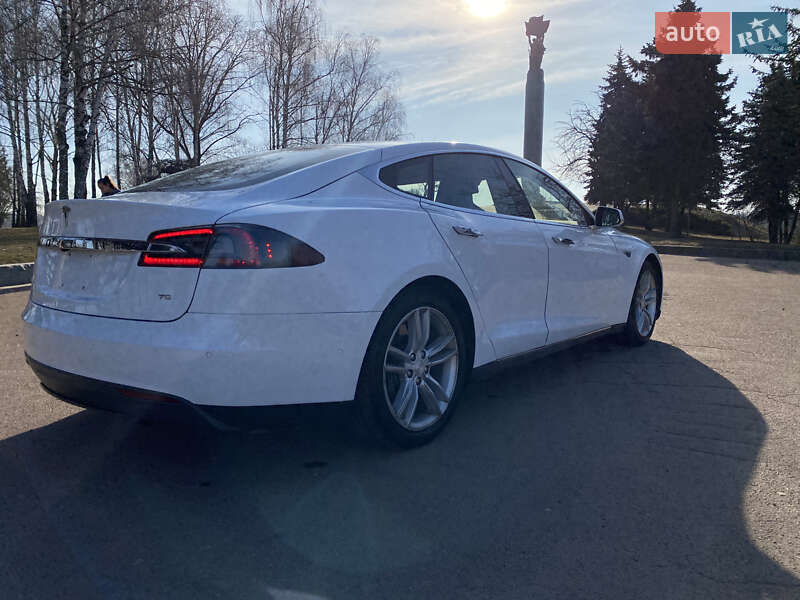 Лифтбек Tesla Model S 2016 в Житомире фото 52 Лифтбек Tesla Model S 2016 в Житомире