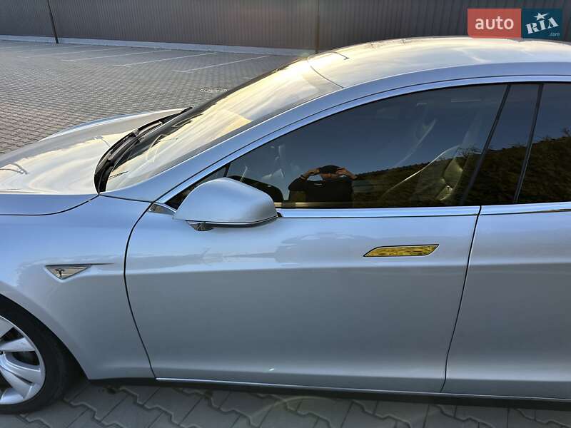 Ліфтбек Tesla Model S 2014 в Києві