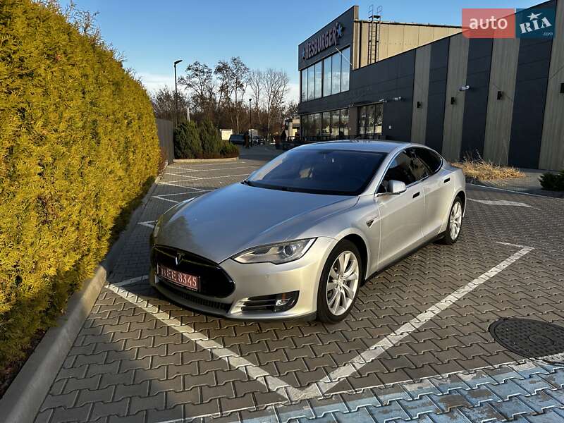 Ліфтбек Tesla Model S 2014 в Києві