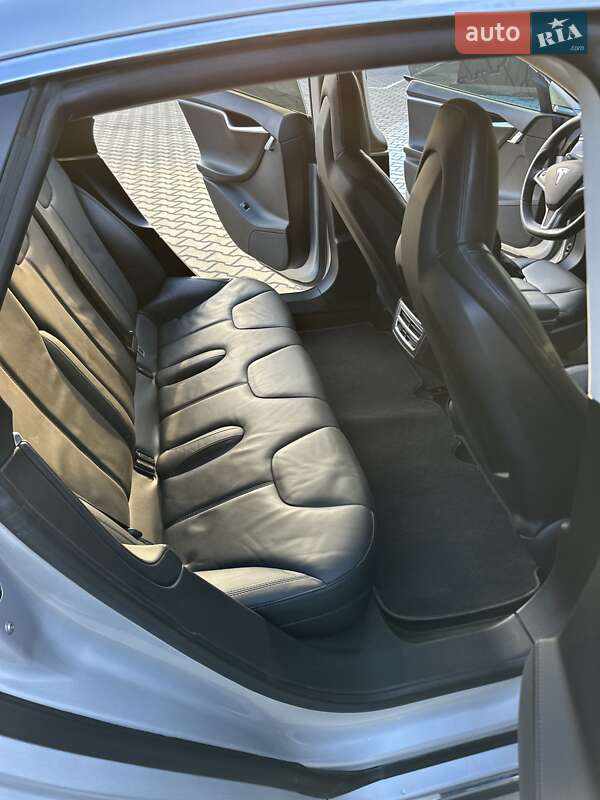 Ліфтбек Tesla Model S 2014 в Києві