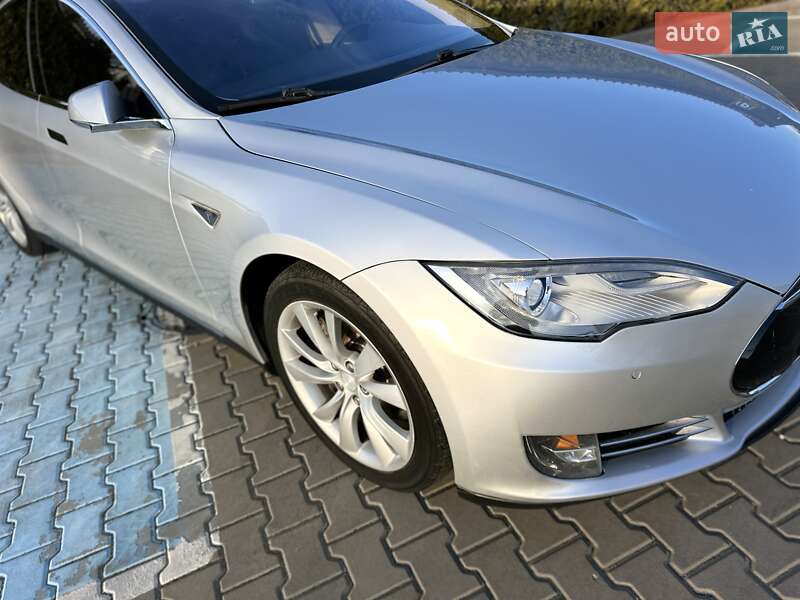 Ліфтбек Tesla Model S 2014 в Києві