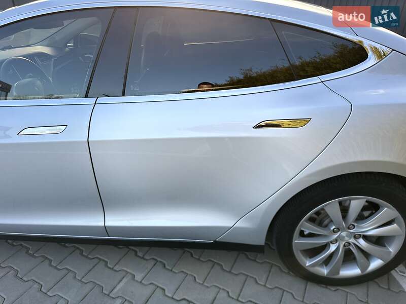 Ліфтбек Tesla Model S 2014 в Києві