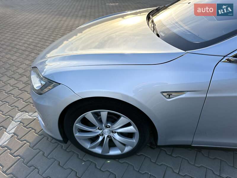 Ліфтбек Tesla Model S 2014 в Києві