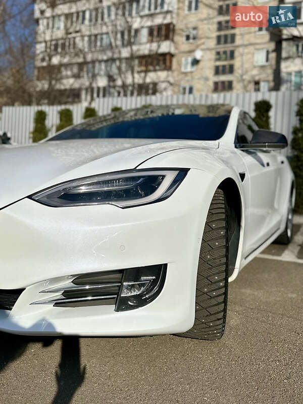 Лифтбек Tesla Model S 2018 в Киеве