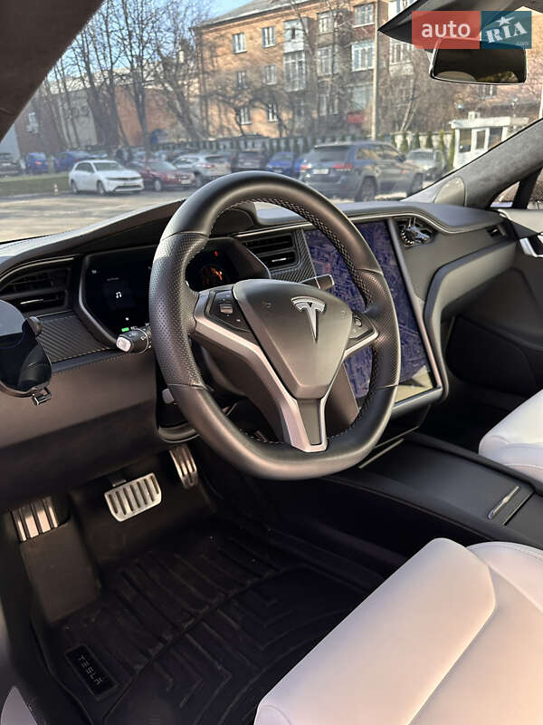 Лифтбек Tesla Model S 2018 в Киеве