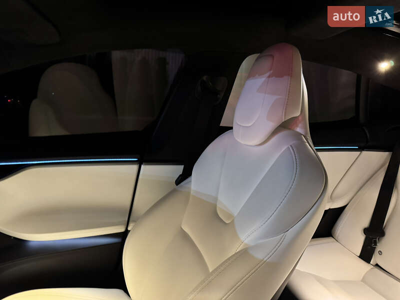 Лифтбек Tesla Model S 2018 в Киеве