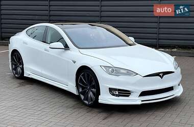 Лифтбек Tesla Model S 2015 в Луцке