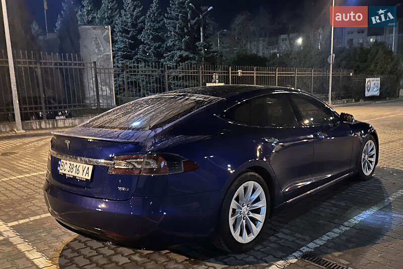 Лифтбек Tesla Model S 2016 в Львове