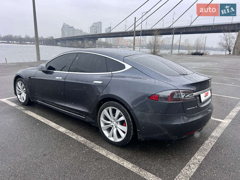 Лифтбек Tesla Model S 2018 в Киеве