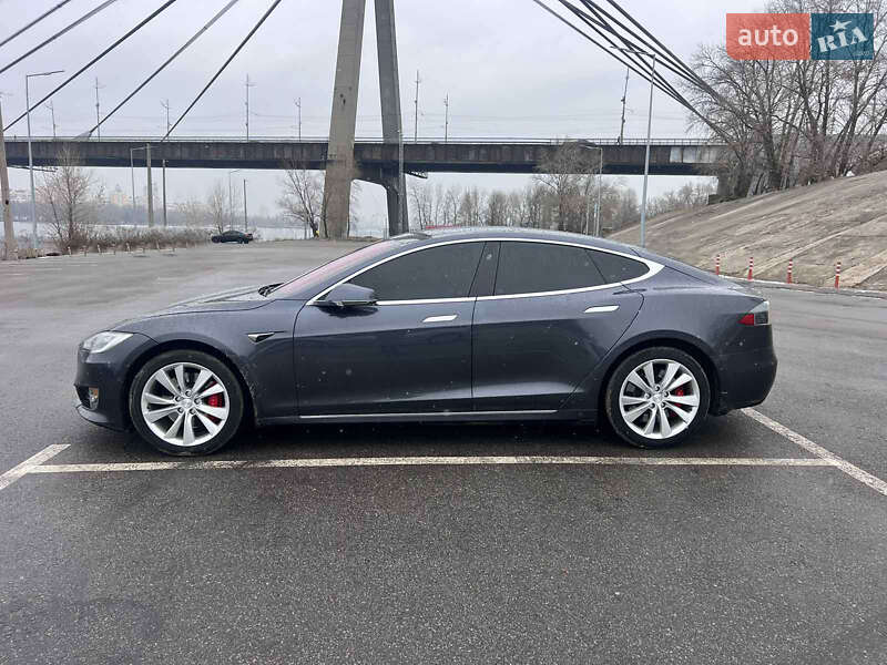 Лифтбек Tesla Model S 2018 в Киеве