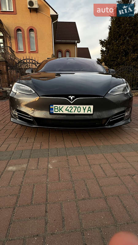 Лифтбек Tesla Model S 2020 в Ровно
