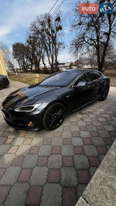 Лифтбек Tesla Model S 2020 в Ровно