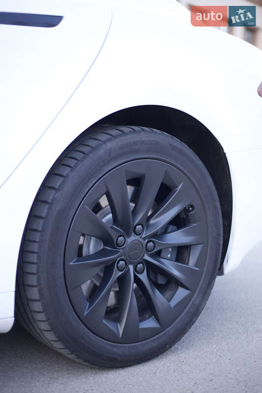 Ліфтбек Tesla Model S 2019 в Києві