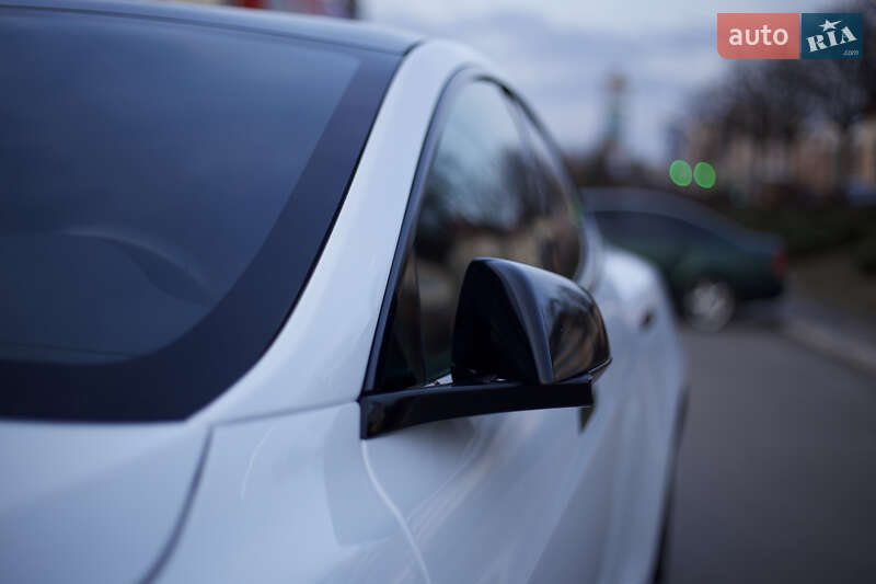Ліфтбек Tesla Model S 2019 в Києві