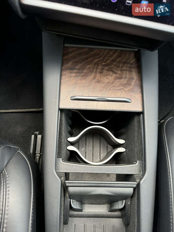 Ліфтбек Tesla Model S 2019 в Києві