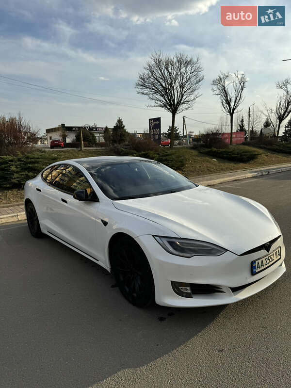 Ліфтбек Tesla Model S 2019 в Києві