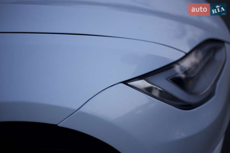 Ліфтбек Tesla Model S 2019 в Києві