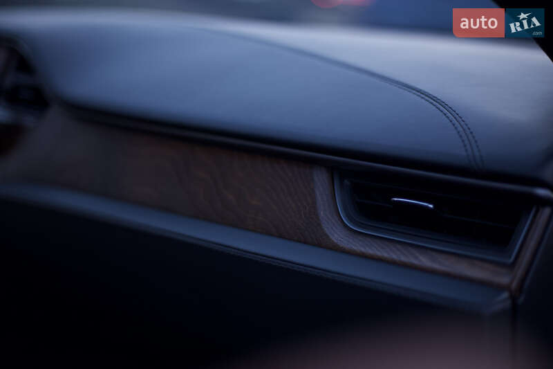 Ліфтбек Tesla Model S 2019 в Києві