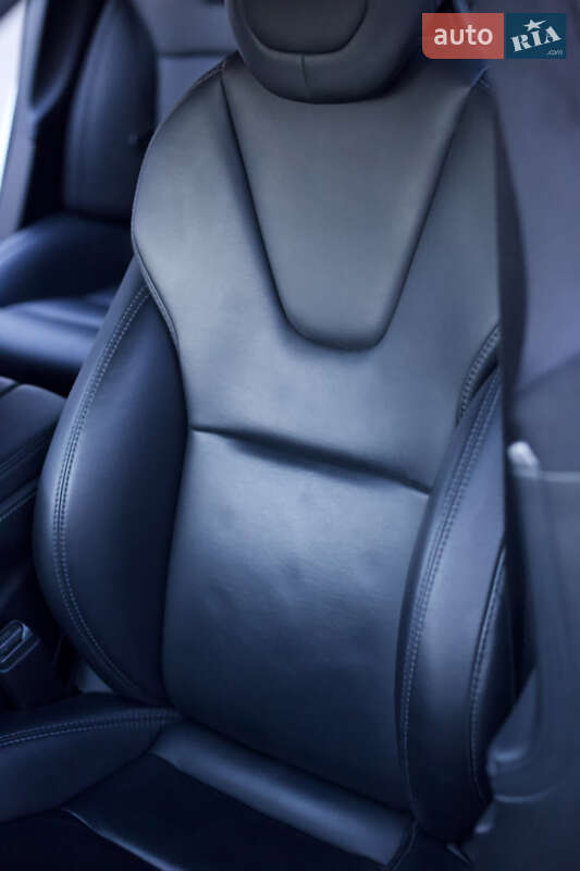 Ліфтбек Tesla Model S 2019 в Києві