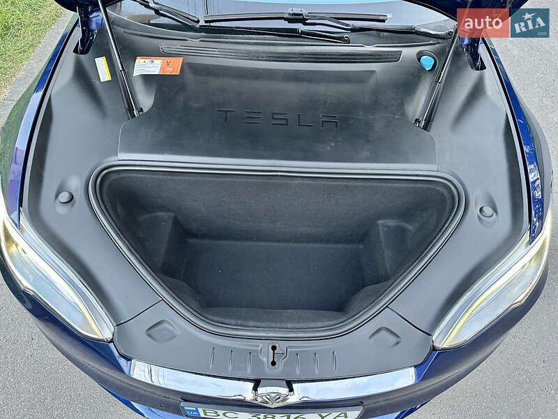 Лифтбек Tesla Model S 2016 в Львове