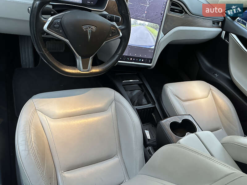 Лифтбек Tesla Model S 2016 в Львове
