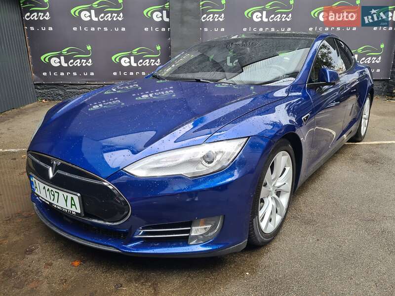 Tesla Model S 2015