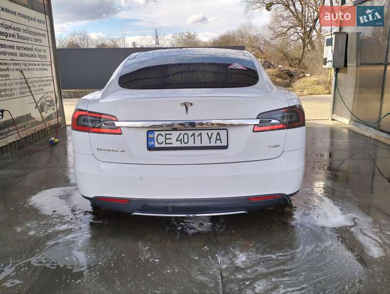 Ліфтбек Tesla Model S 2016 в Чернівцях