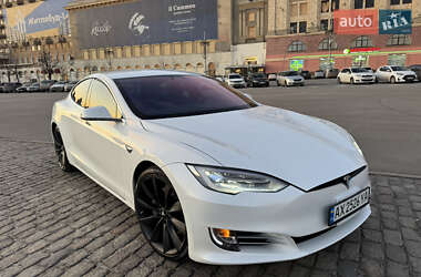 Лифтбек Tesla Model S 2017 в 