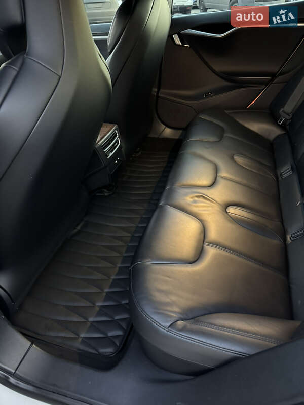 Ліфтбек Tesla Model S 2017 в Харкові