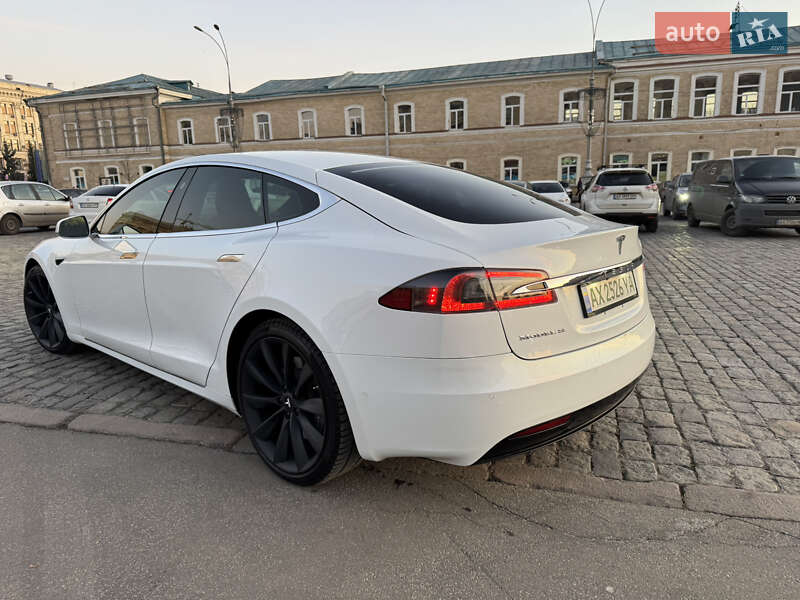 Ліфтбек Tesla Model S 2017 в Харкові