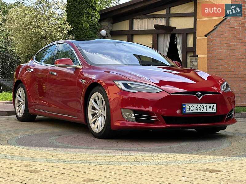 Ліфтбек Tesla Model S 2017 в Львові