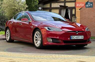 Лифтбек Tesla Model S 2017 в 