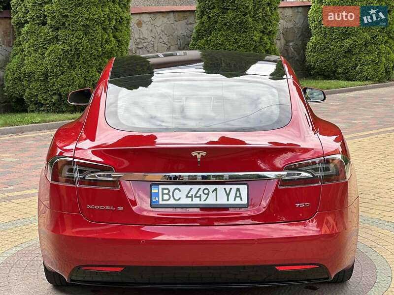 Ліфтбек Tesla Model S 2017 в Львові