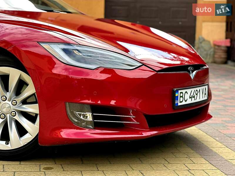 Ліфтбек Tesla Model S 2017 в Львові