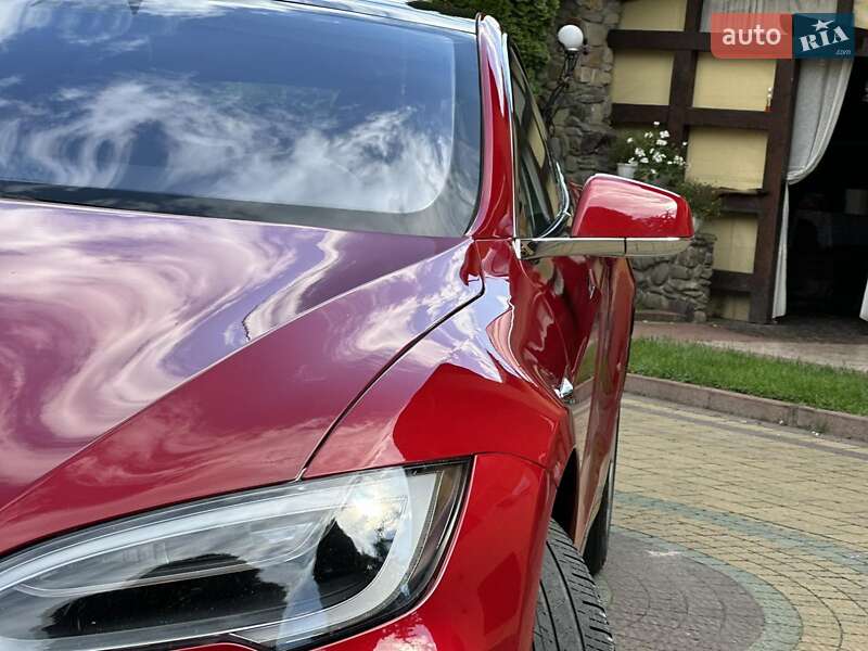 Ліфтбек Tesla Model S 2017 в Львові