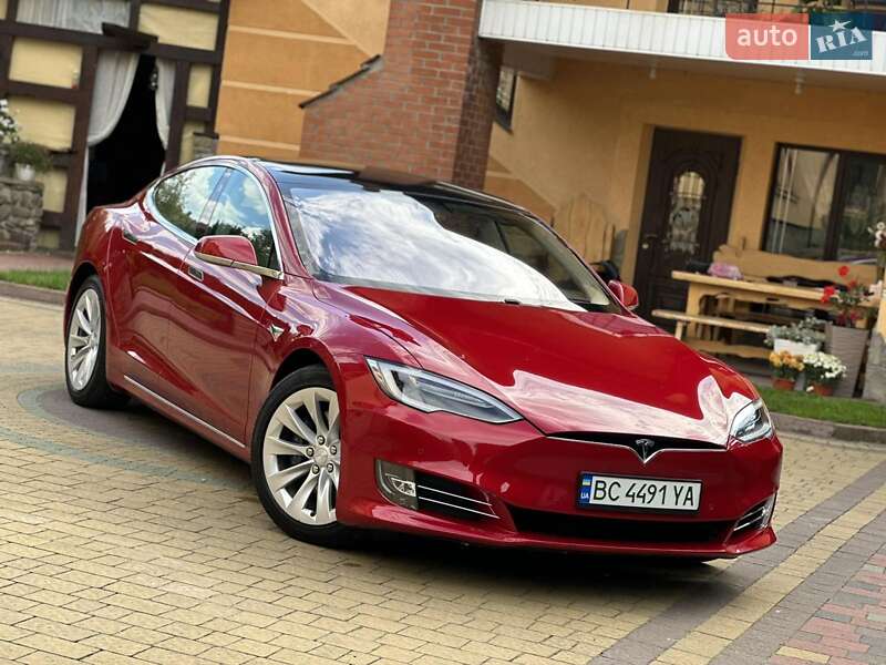 Ліфтбек Tesla Model S 2017 в Львові