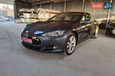 Лифтбек Tesla Model S 2015 в Львове