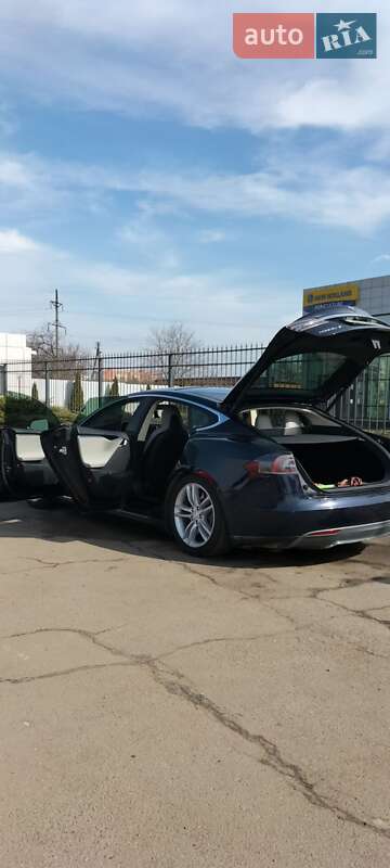 Лифтбек Tesla Model S 2014 в Сумах