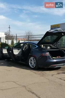 Лифтбек Tesla Model S 2014 в 